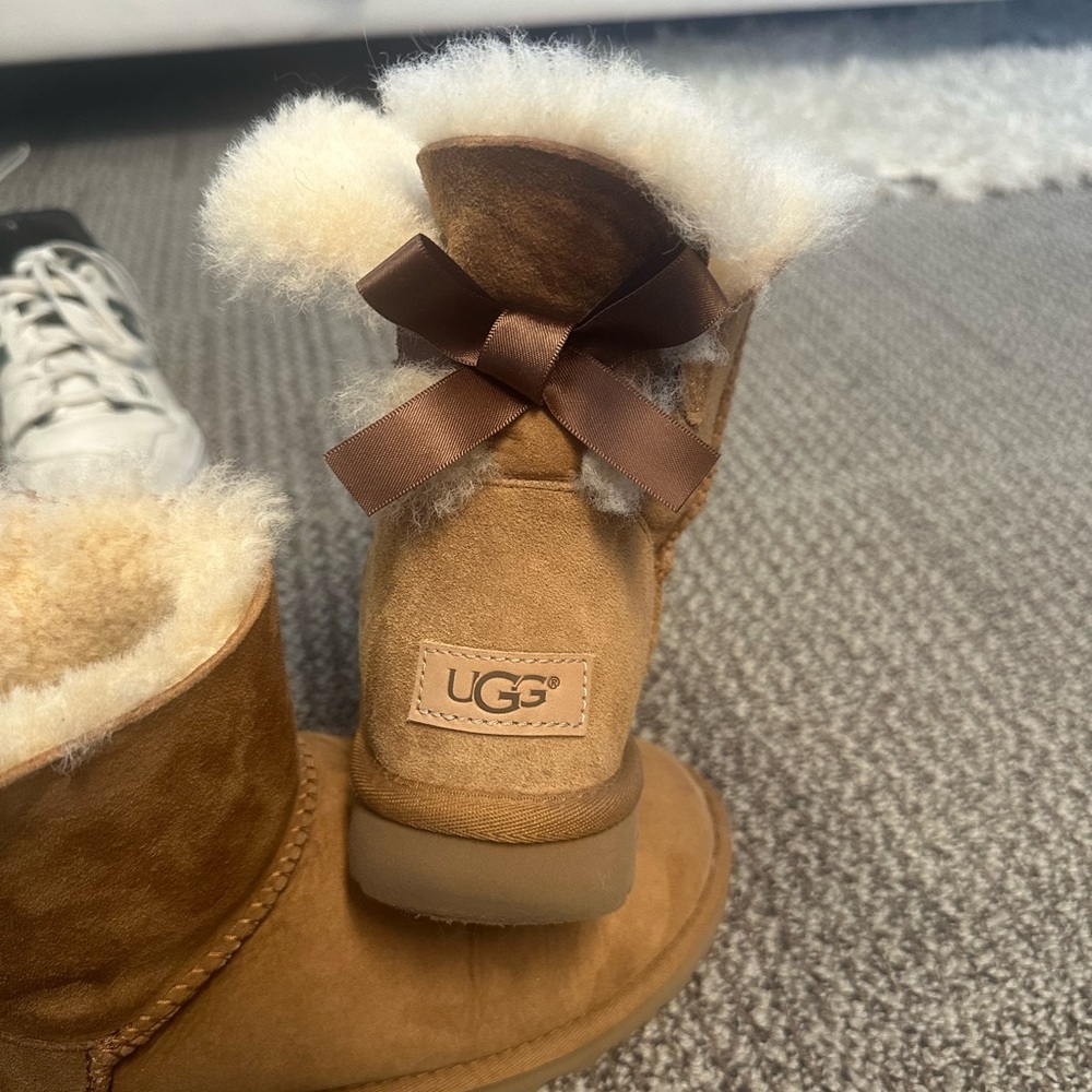 Ugg mini bow boots size 8
